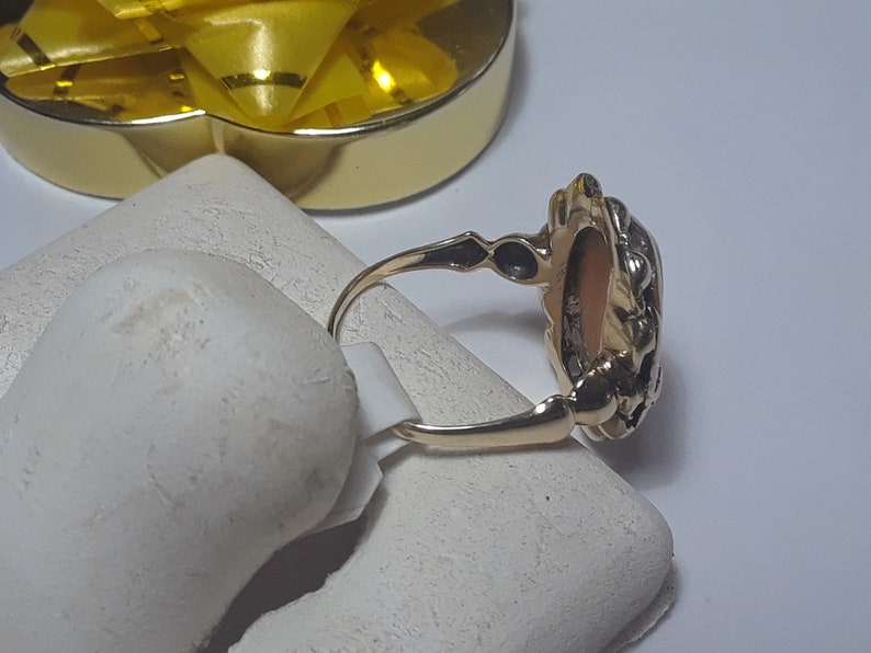 Antique Oval Cameo Ornate Ball Framed 10Kt Yellow /& Rose Gold Ring #13266