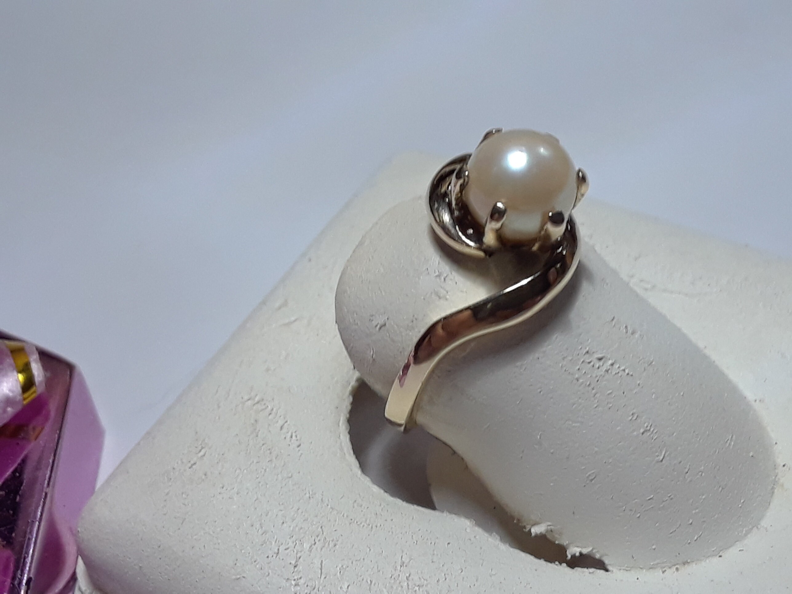 Vintage 6.4mm Natural Cultured Pearl 6 Prong Twist 10kt