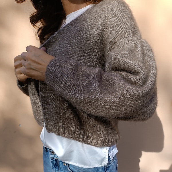 CARDIGAN KNITTING PATTERN with wide puffed sleeves - beginner friendly - bottom up - back and forth in rows - English and Italian