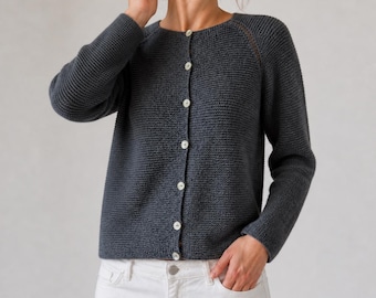 BASIC CARDIGAN Knitting Pattern: Beginner Friendly Seamless Jacket (3 PDF - Eng/Fr/It)