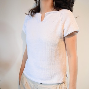 MAGNOLIA TEE summer top knitting pattern seamless raglan top down beginner friendly pattern - English