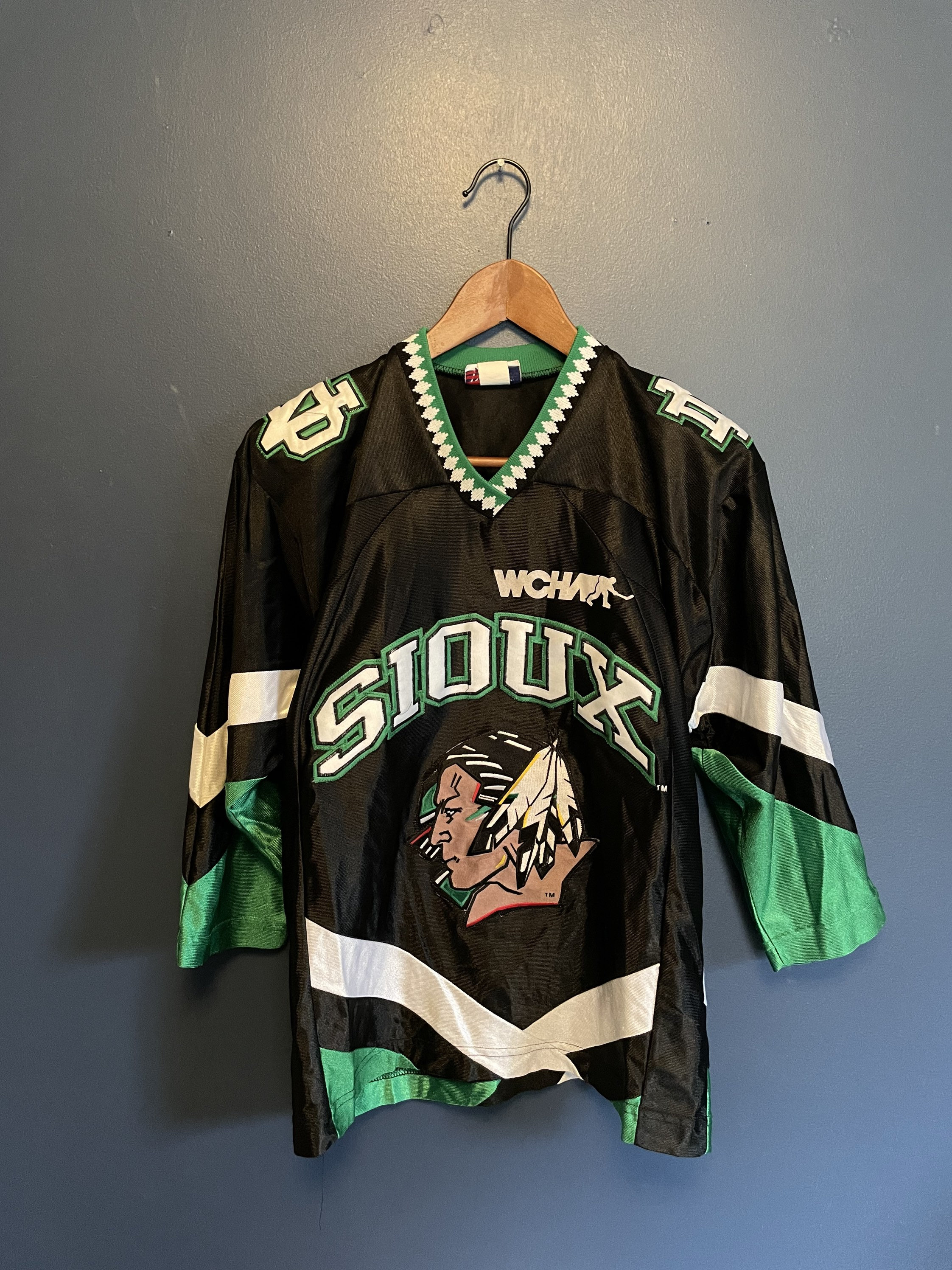 North Dakota Sioux Vintage Hockey Jersey Has Fight Strap 