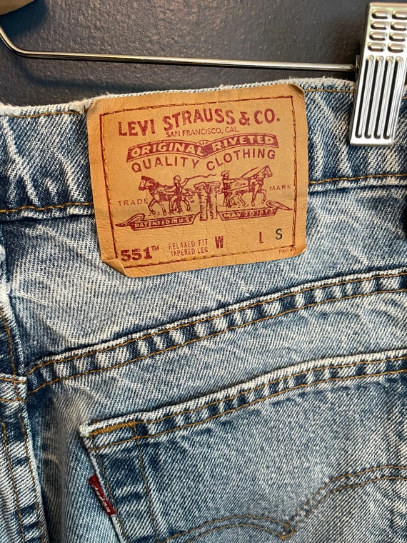 Vintage 90’s Levi’s USA Made 551 Light Wash Denim… - image 3