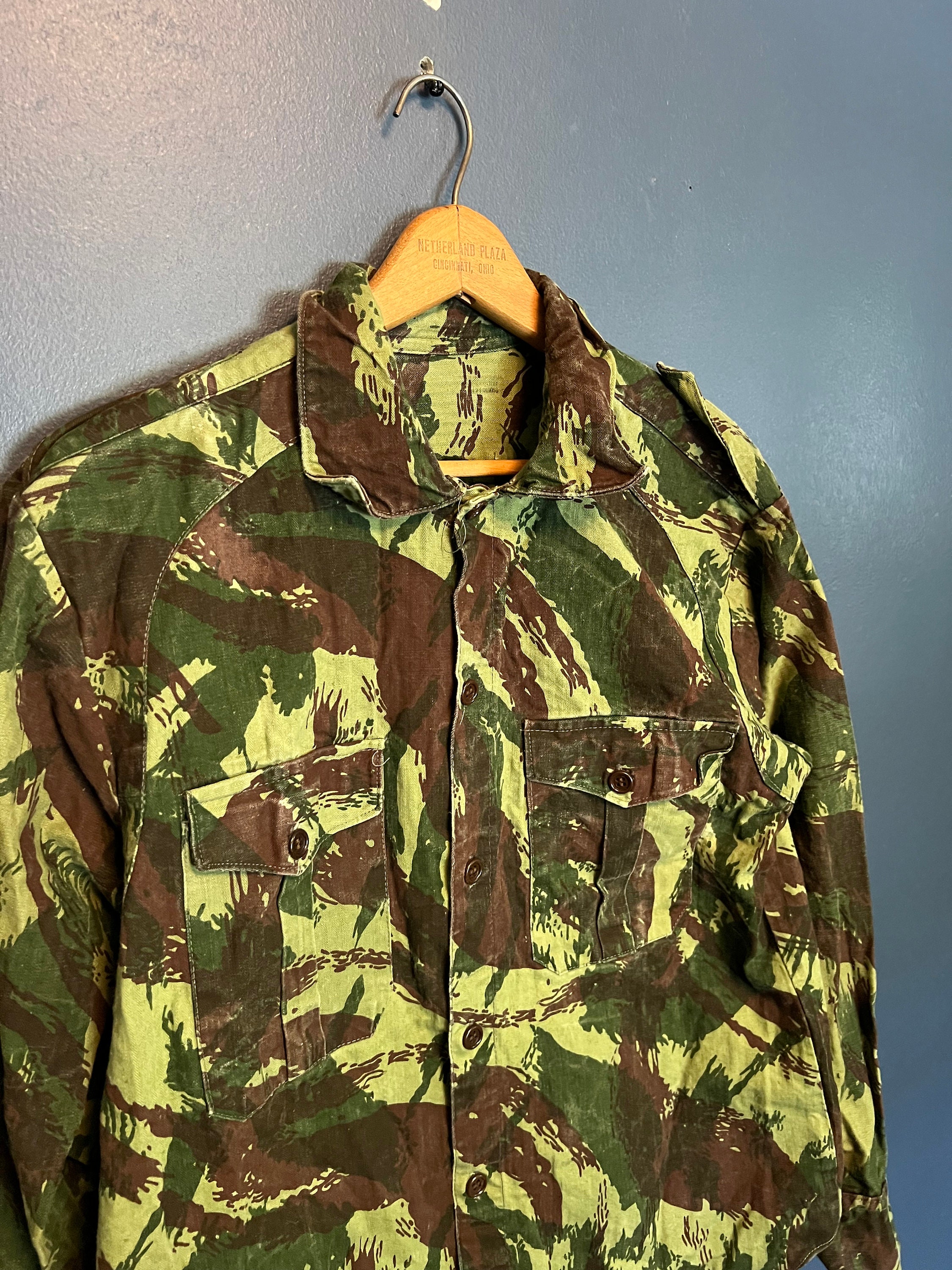 Yydgh Men's Camouflage Denim Shirt Camo Washed Military Long Sleeve Shirts Button Down Hunting Printed Cargo Shirt Tops(Army Green,L), Size: Large