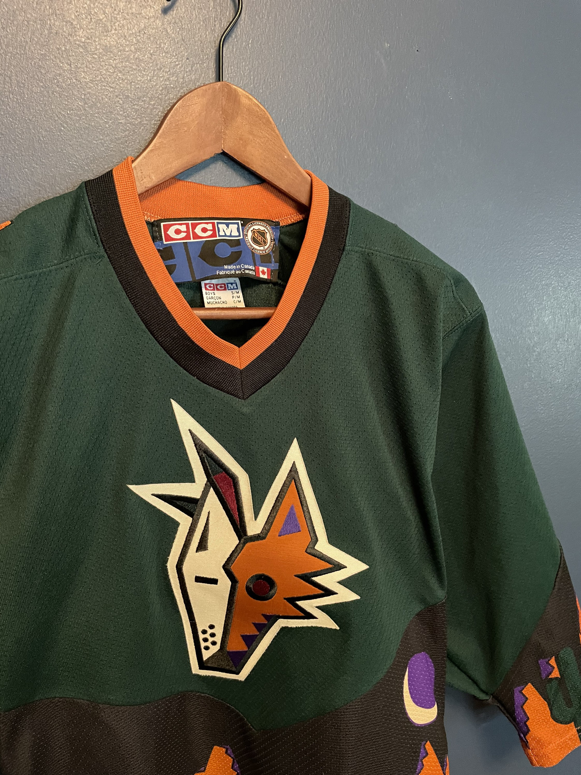Phoenix Coyotes CCM NHL Jersey Youth Small Vintage Canada