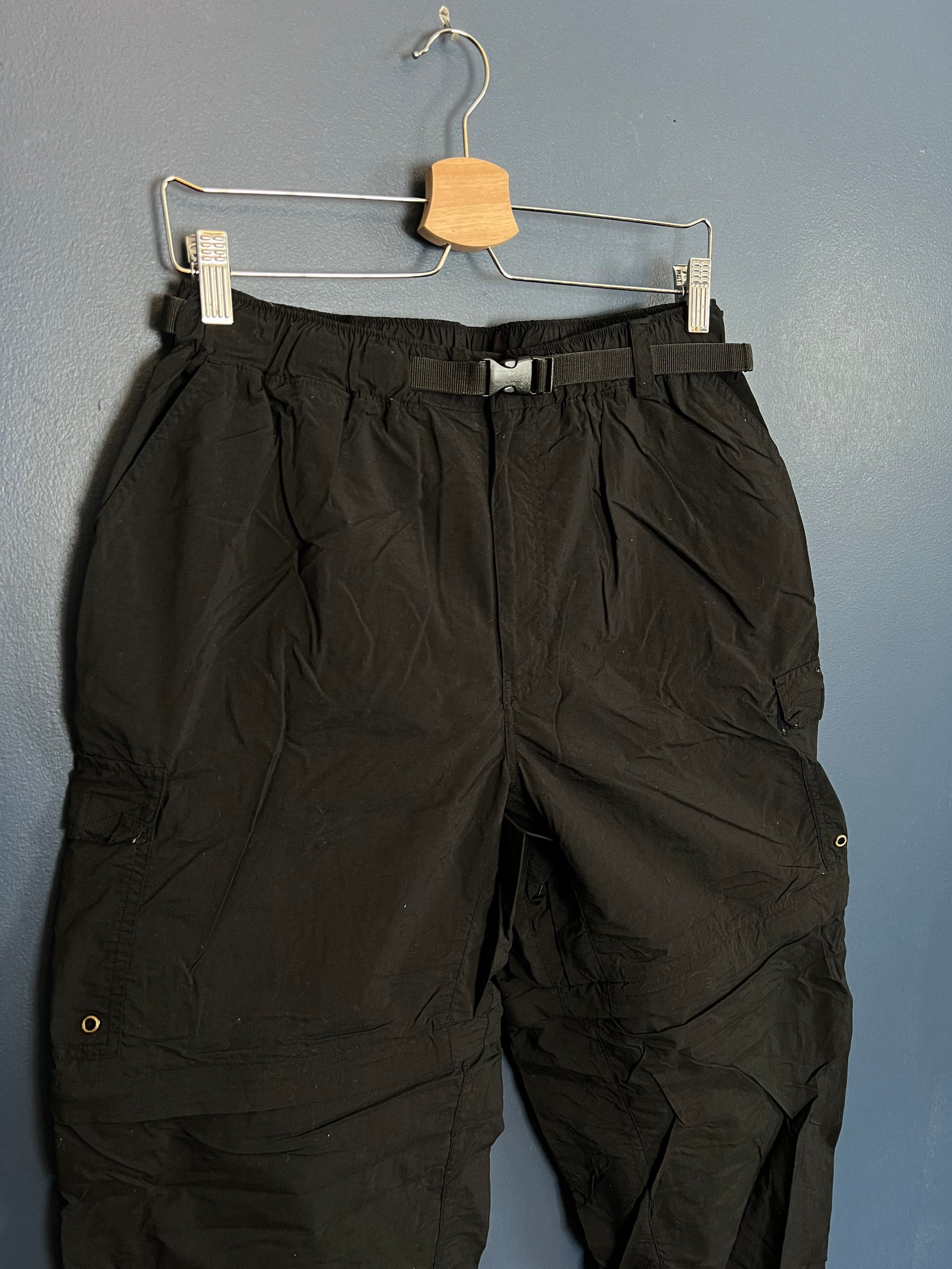 Cargo crop pants with zipper detailing can be warn as 34 pants or just  below the knee shorts Cue  Cropped pants Clothes design Cargo shorts
