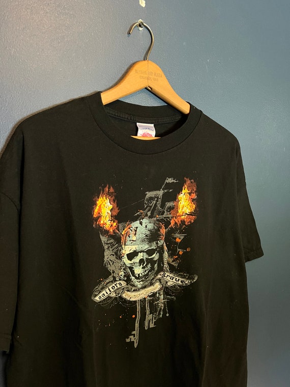 Vintage Y2K Pirates Of The Caribbean Tee Size XL - image 1