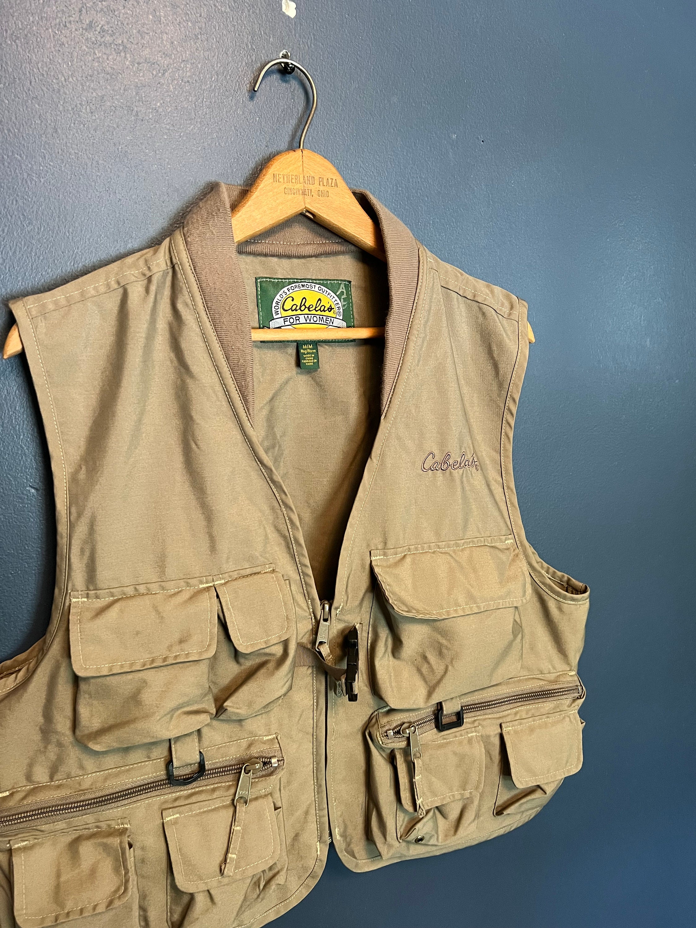 Vintage Y2K Cabelas Khaki Zip Cargo Fishing Vest Size Women’s Large