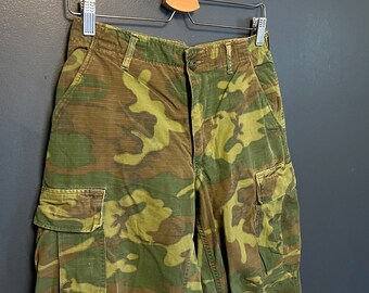 Vintage 70’s US Army Poplin Ripstop Camo Cargo Pants Size Small Short