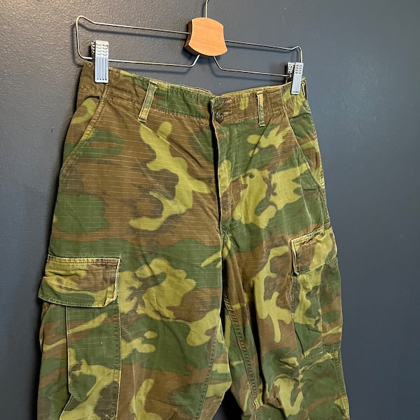 Vintage 70’s US Army Poplin Ripstop Camo Cargo Pants Size Small Short