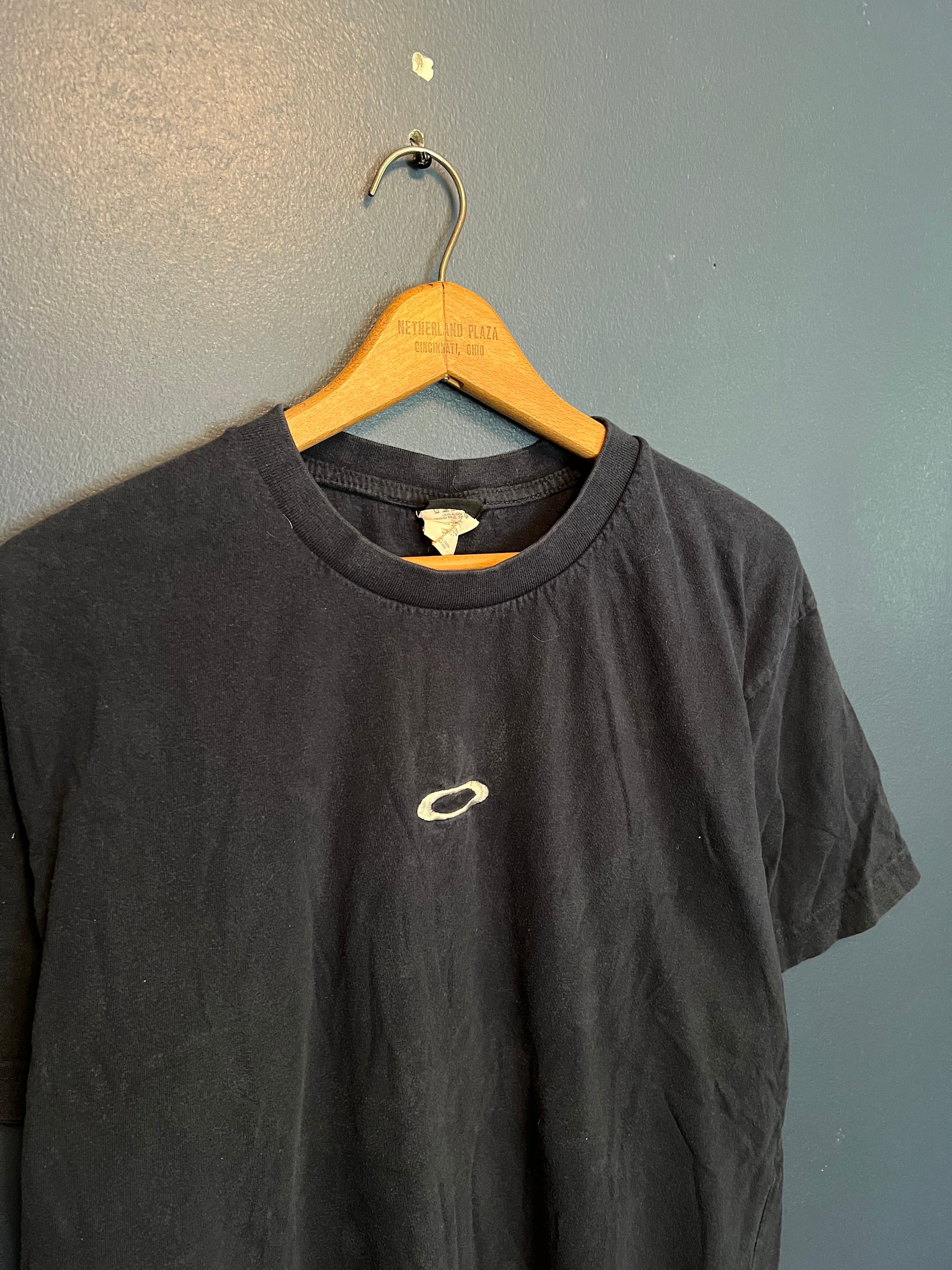 Vintage Y2K Oakley Logo Embroidered Tee Size Large