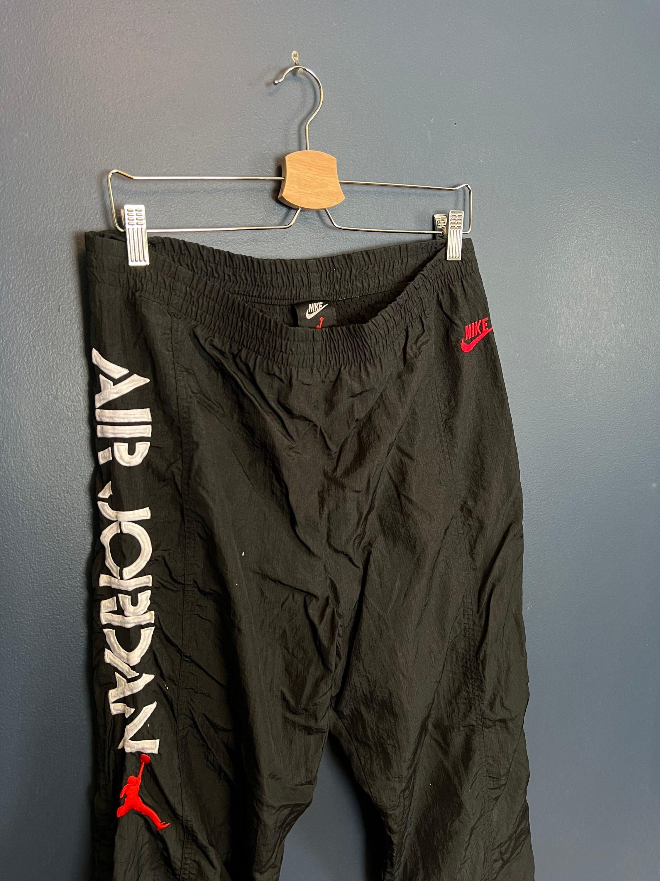 Nike  AS M NSW CIRCA TEARAWAY PANT BLACKWHITE  VegNonVeg