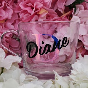Copo de café de vidro, caneca personalizada e inicial, presente de chá de aniversário, copo de bebidas de ocasião com nome personalizado, vinil permanente, adesivo decalque