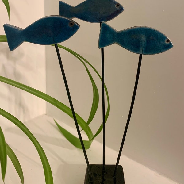 3 poissons bleu en céramique raku