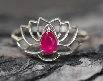 14k gold ruby ring. Ruby lotus ring. Pear ruby ring.  Gemstone ring. July bithstone ring. Gold flower ring.