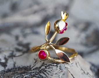 Pomegranate ruby ring.  Cabochon ruby 14k gold ring.  Statement ruby ring. July birthstone ring. Flower gold ring. Gold Fruit ring.