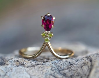 Tourmaline rubelite 14k gold ring. Red Tourmaline Ring. Minimalist tourmaline ring. Vintage tourmaline ring. Pear tourmaline ring.