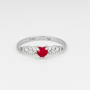Ruby ring. Heart ruby ring/ Solid 14k gold ruby Ring/ Dainty ring/ Valentine gift for her/ Love heart ring/ Valentine&#39;s Day Jewelry
