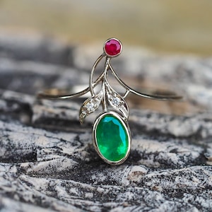 Vintage style inspired emerald ring/14k gold ring with Oval Emerald/Minimalist emerald ring/Emerald engagement ring/May Birthstone Ring.