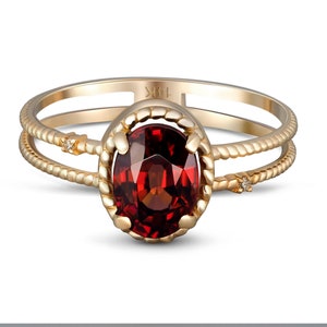 Red garnet gold ring/ Natural garnet 14k gold ring/ Oval Garnet Ring/ January Birthstone Ring/ Dainty Garnet Ring/  Garnet engagement ring