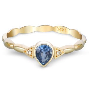 Pear sapphire 14k gold ring/Minimalist sapphire ring/0.50 ct sapphire ring/Blue sapphire ring/September birthstone ring/By Daizy Jewellery.