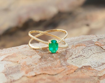Smaragd Spiral Ring. Ovaler Smaragd Ring. Smaragd Goldring. 14k Goldring mit Smaragd. Smaragd als Verlobungsring. Mai Geburtsstein Ring.
