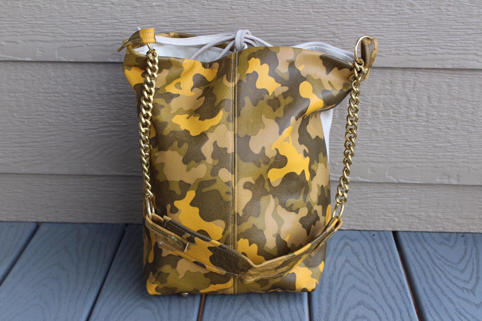 Lumberjack Yellow Pattern Print Leather Tote Bag main image 0