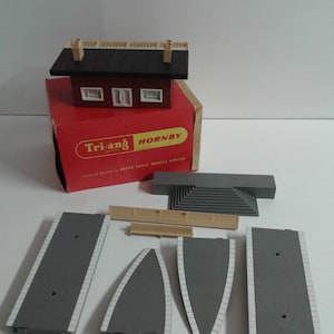 Vintage Tri-ang Hornby Model Railway Small Station Set # R458A