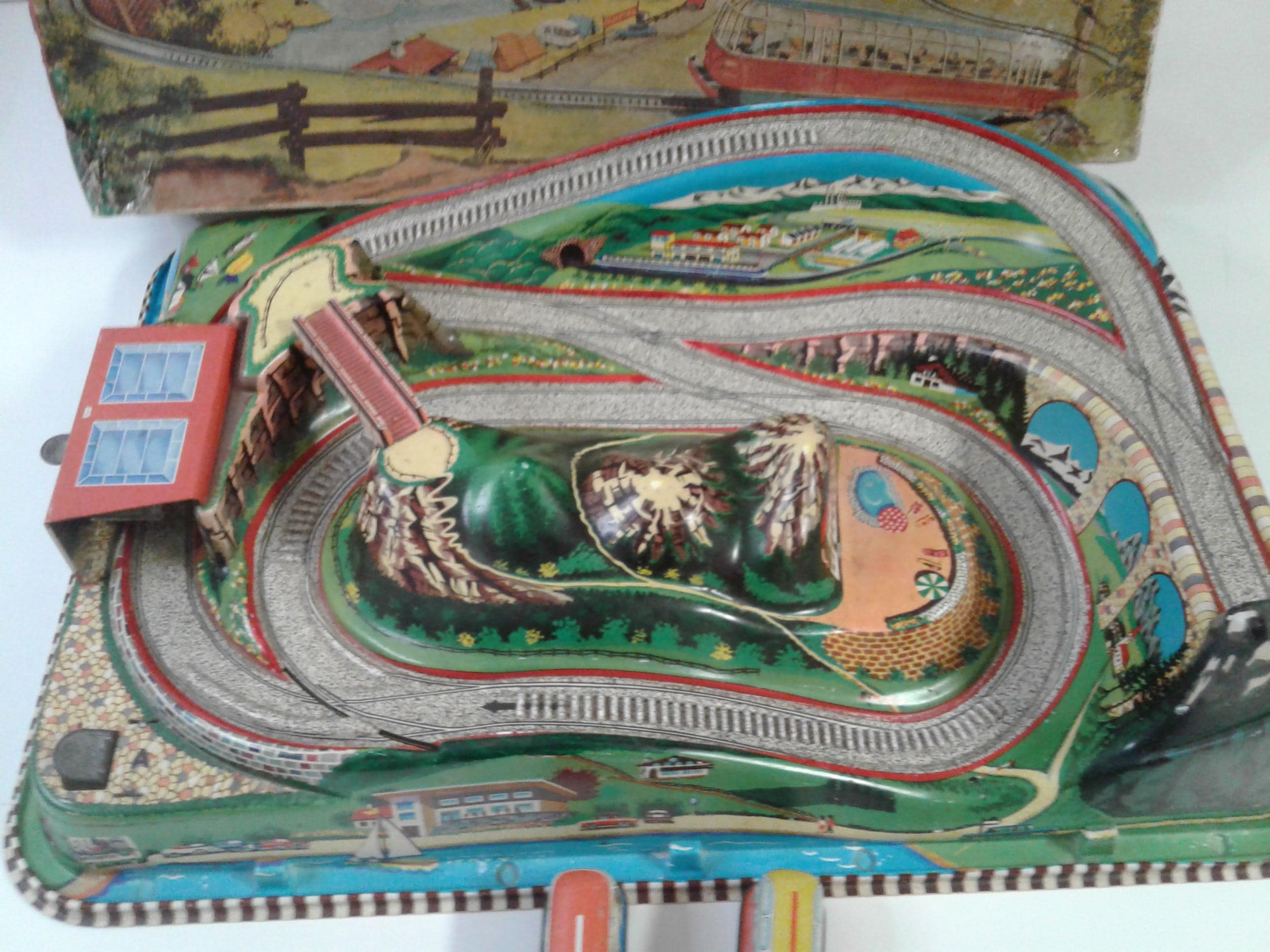 Vintage 1965 Technofix Plastic & Tin Lithographed Wind up Rocky