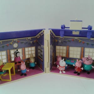 Peppa Pig Fold-n-Carry School House Playset with 8 Figures Collectible