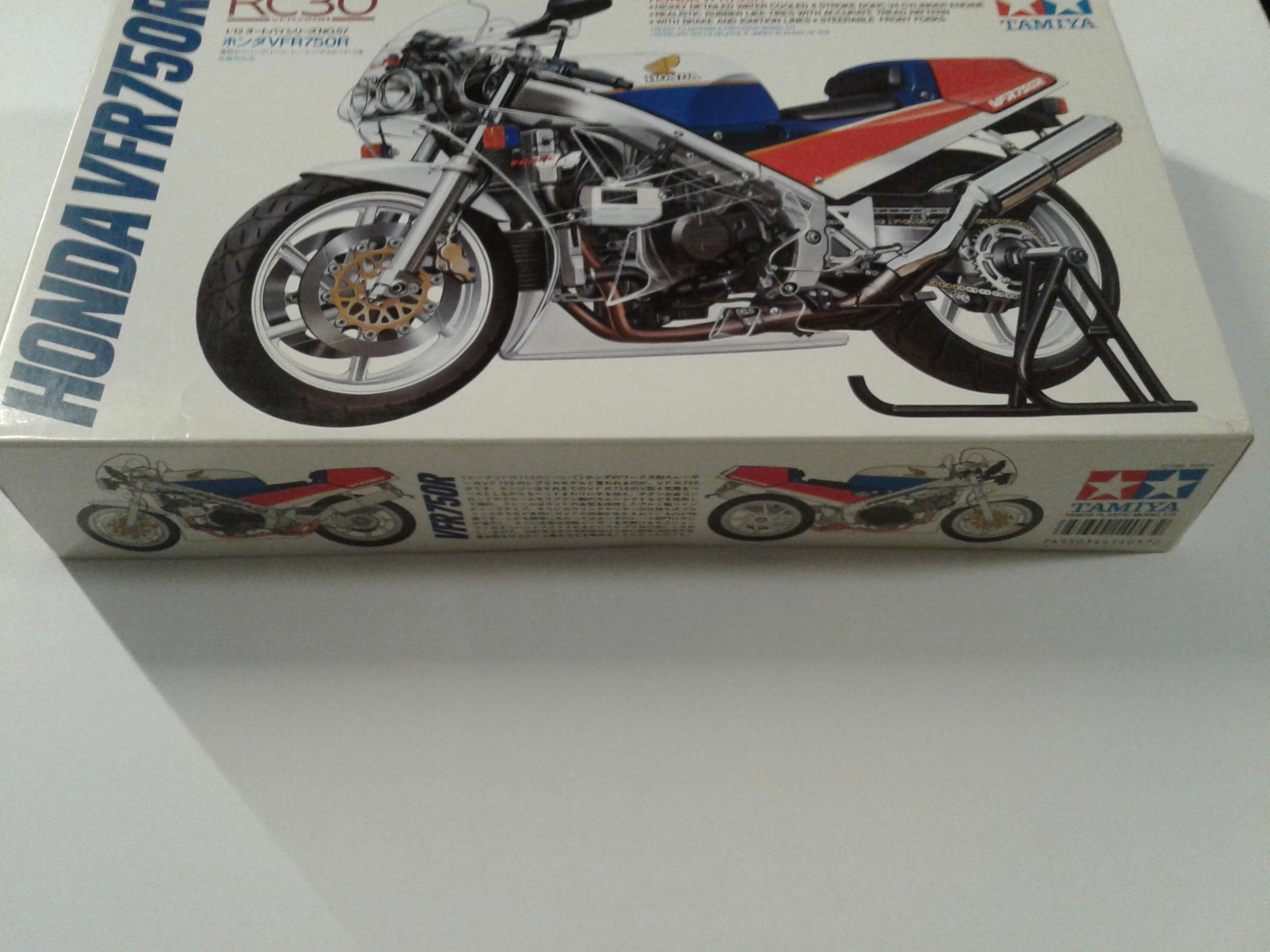 Tamiya 1/12 Scale Model Kit Honda VFR750R 14057-1500, No.57
