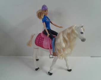 Mattel Barbie Dream Horse: Doll and Animated Walking Horse
