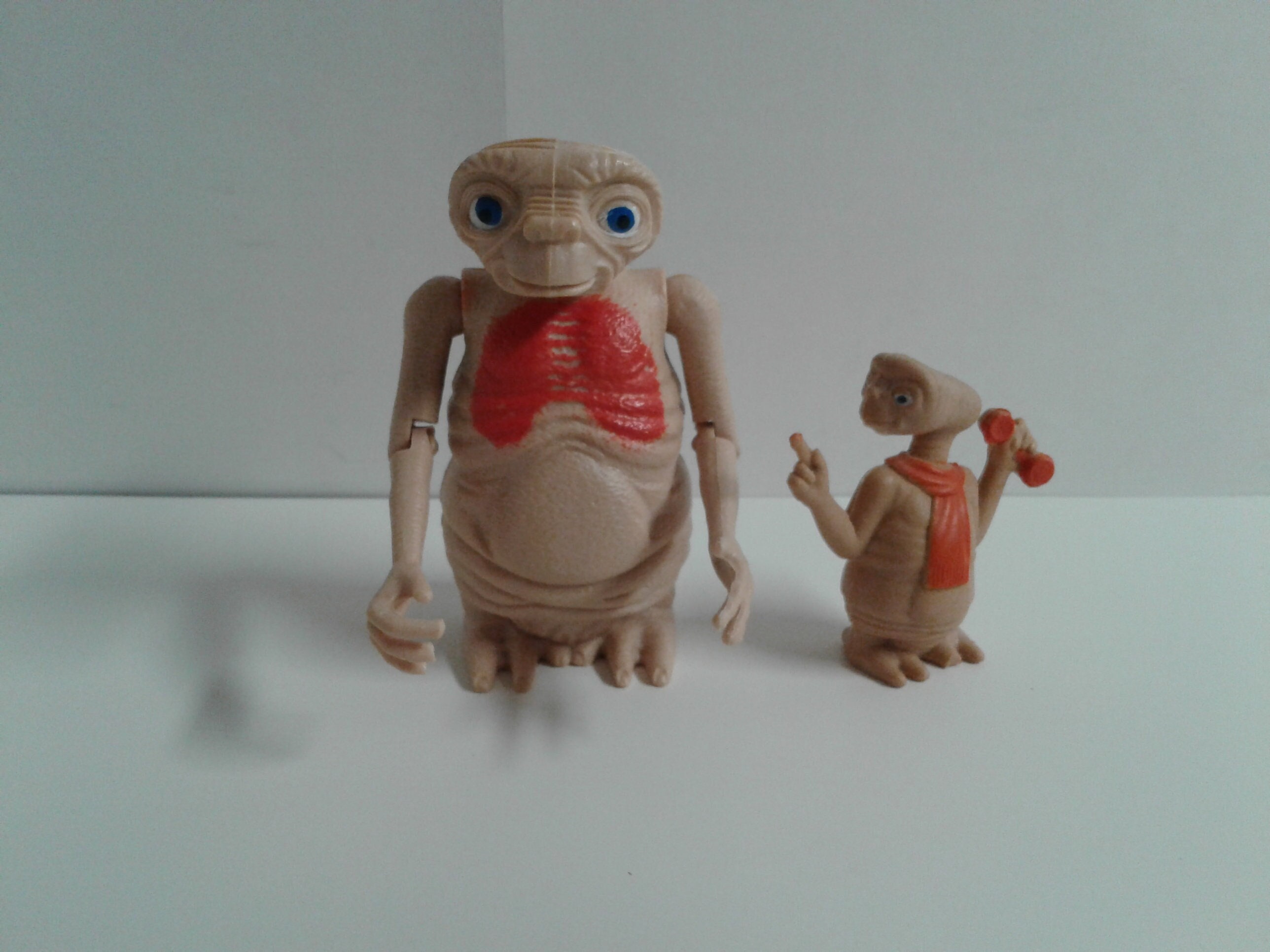 Lot of 2 Vintage 80s E.T. the Extra Terrestrial Movie Action