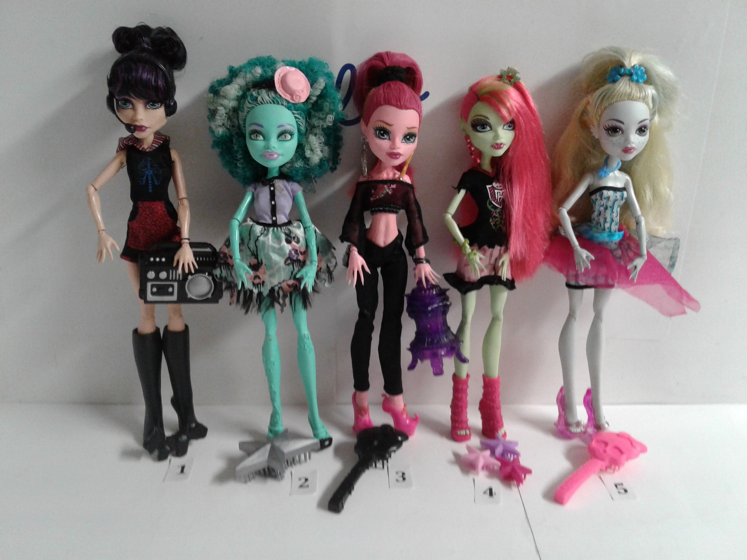 Monster High and Ever After High Dolls Fully and Partially -  Portugal