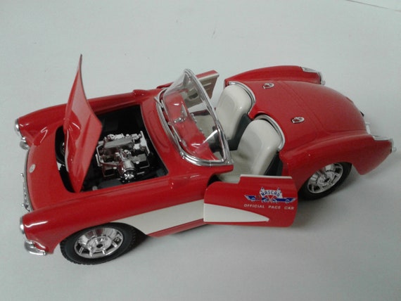 Burago 1957 Red Chevrolet Corvette Die Cast 1/24 Scale 
