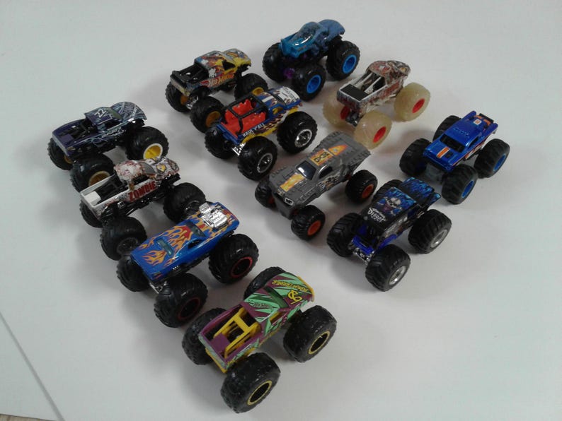 Hot Wheels Monster Jam Monster Truck 1:64 Diecast Vehicle Lot Of 11 image 7