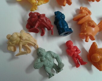 Lote de 12 figuras pequeñas de plástico duro vintage México - Main Image