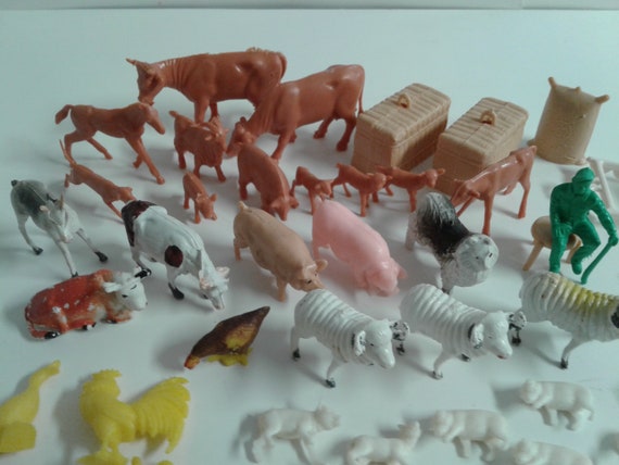 Lot de 70 figurines de petits animaux de la ferme, jouets en plastique  vintage des années 70/80 à Hong Kong -  France