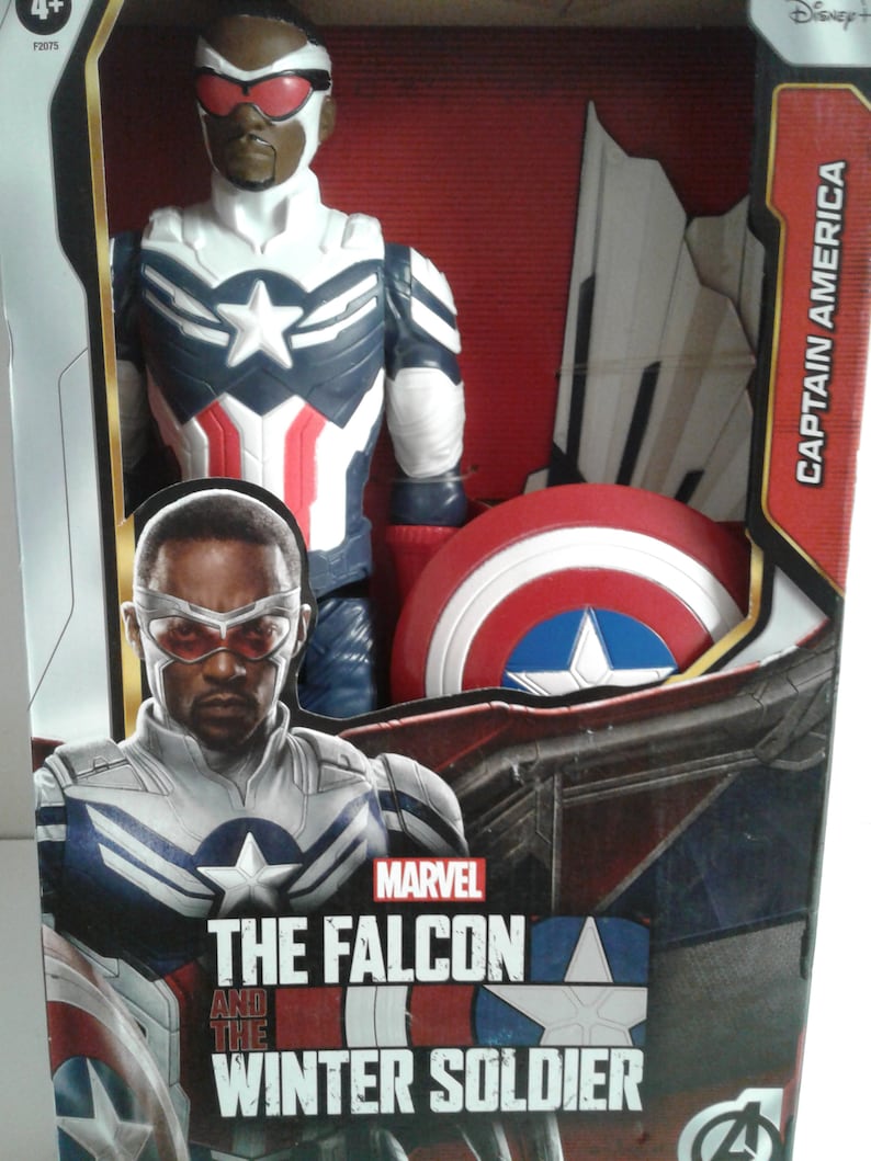 Figura de acción del Capitán América: El Halcón, Soldado del Invierno, serie Titan Hero de Hasbro Marvel imagen 2