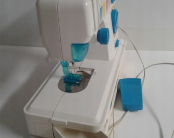 Vintage Color Stitch Children SEWING MACHINE Kids Toys for Parts OR Repair  2 -  Norway