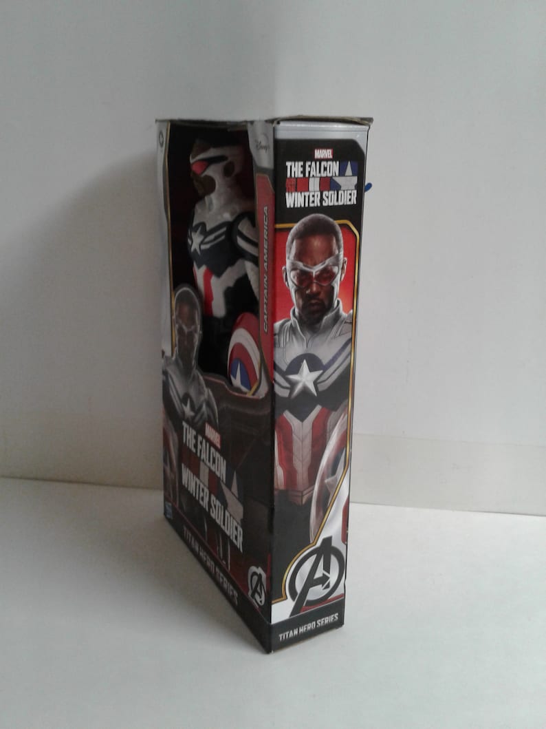 Figura de acción del Capitán América: El Halcón, Soldado del Invierno, serie Titan Hero de Hasbro Marvel imagen 4