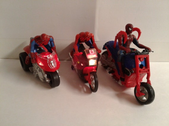 Vous choisissez Moto Marvel Spider-Man avec figurine Spider-Man