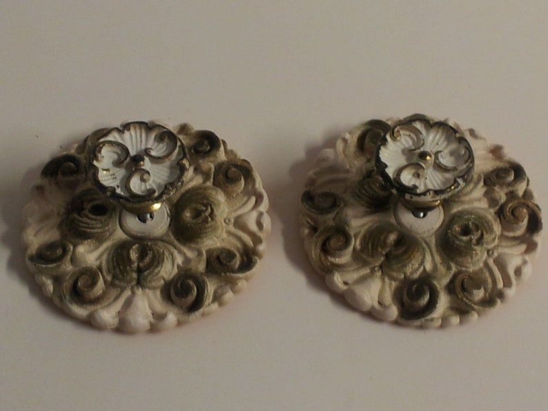 2 Vintage French Provincial Drawer Pulls Handle Knobs Etsy