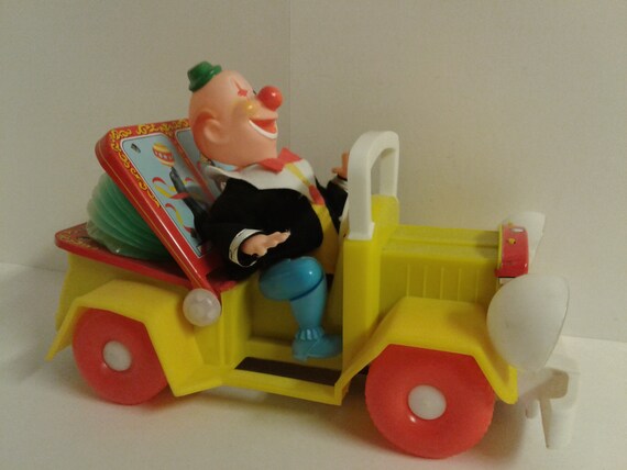Marx Comic Jumping Jeep With Music, Batteries Operated, Vintage