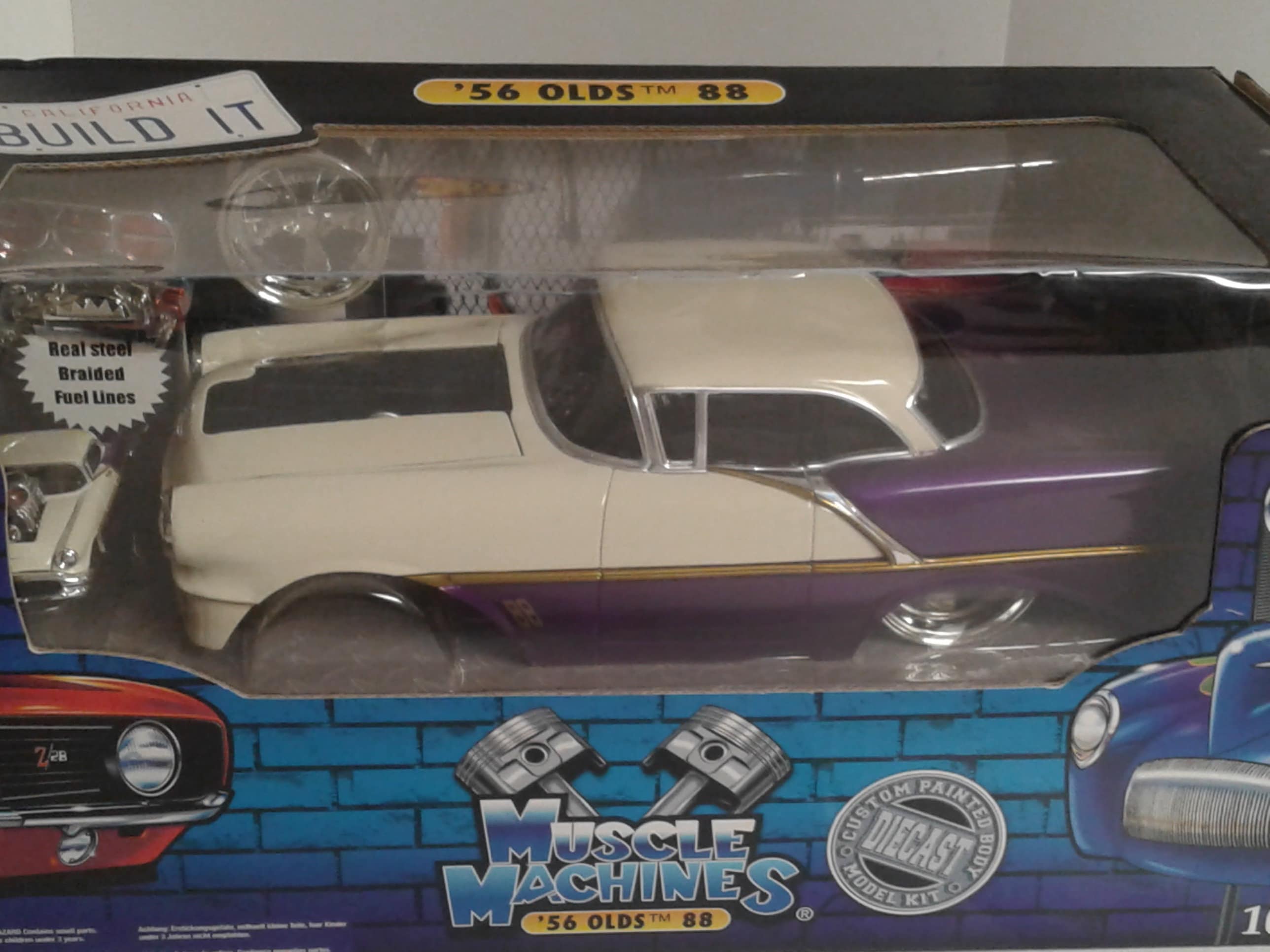 Muscle Machines BUILD IT '56 Olds 88 Purple/white 1/18 & 1