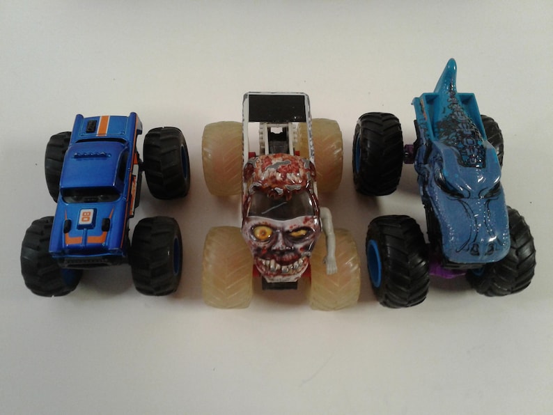 Hot Wheels Monster Jam Monster Truck 1:64 Diecast Vehicle Lot Of 11 image 10