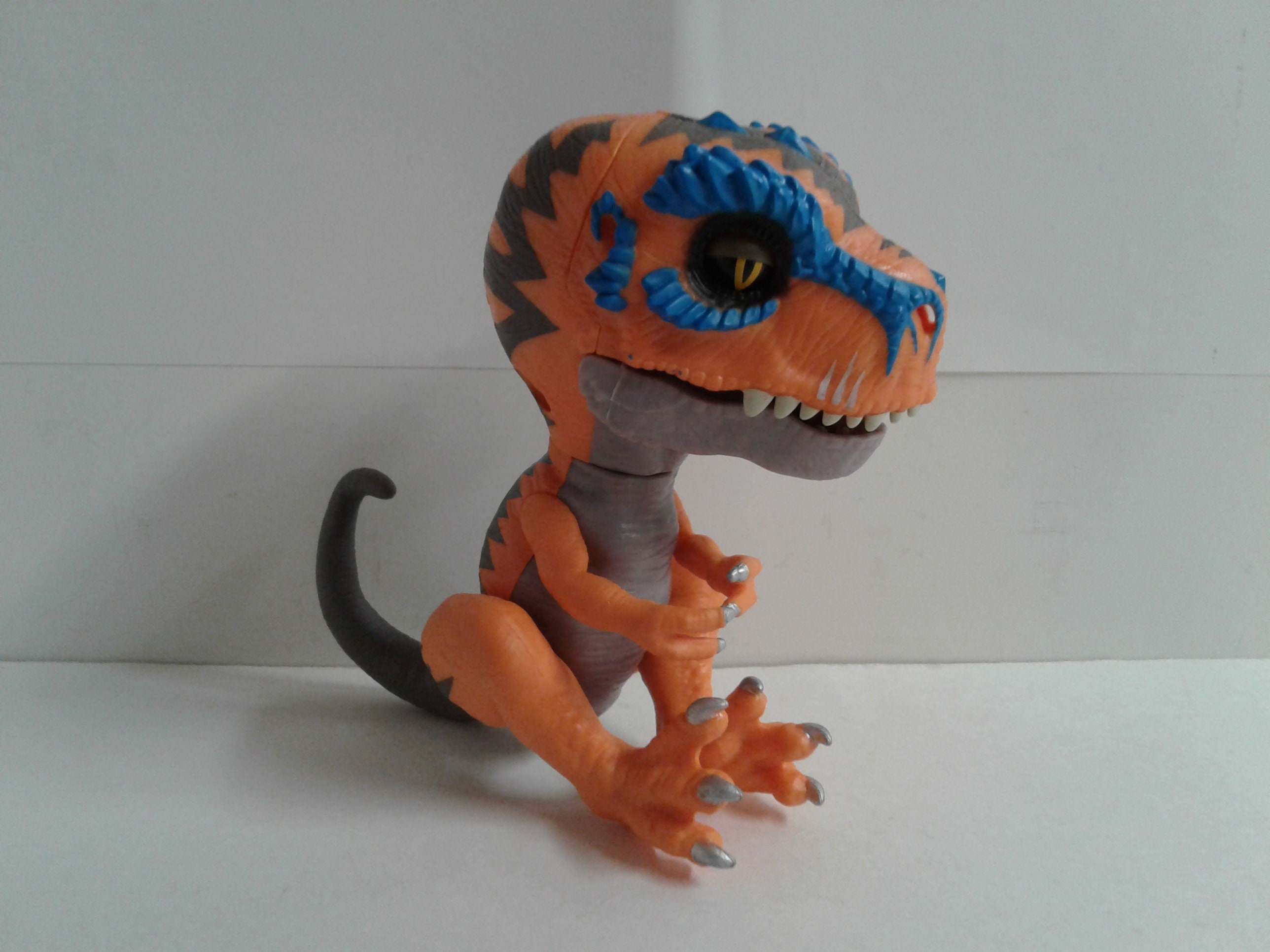 [超レア]   T-Rex 直筆サイン入りピッチャー（ウォーターポット） Orange/grey Sitting T-REX Battery-powered Robotic Toy 4.5