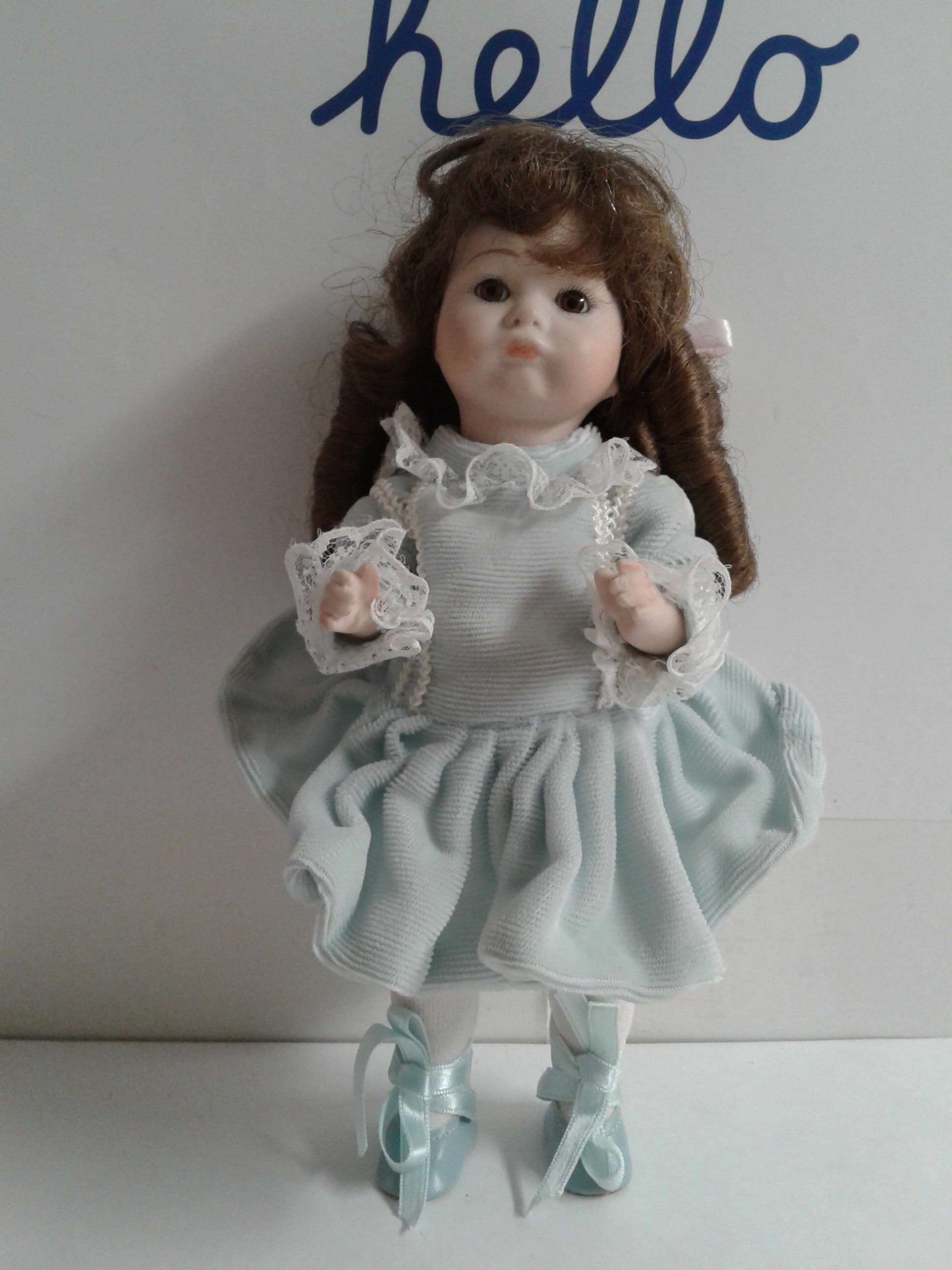 Thelma Dick 1976 a reproduction of an SFBJ 252 Paris antique doll- ant