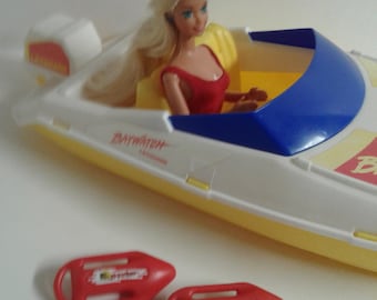 Bateau hors-bord Barbie de 17 po. Mattel avec 2 figurines de chien Barbie/Ken - France