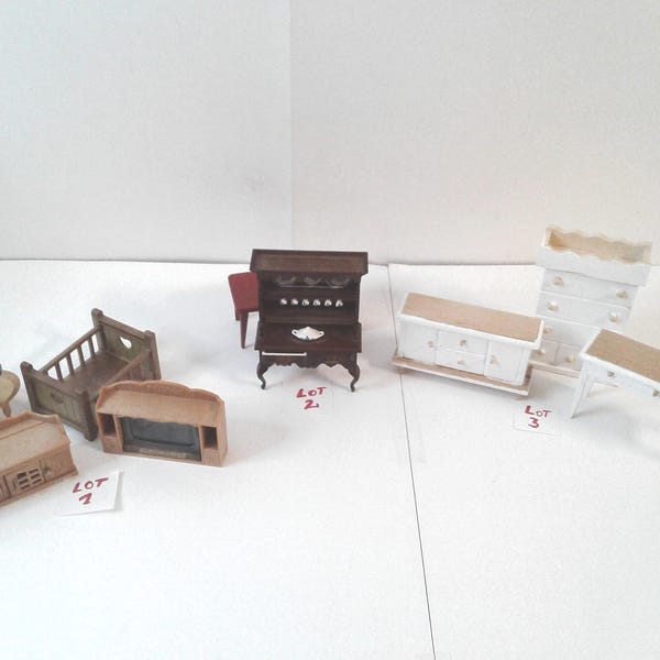 Scegli tu! Mobili vintage in miniatura per case delle bambole in plastica e legno